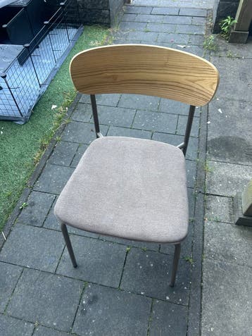 Diverse stoelen: modern, klassiek en industrieel