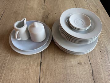 Porseleinen servies: borden en schoteltjes
