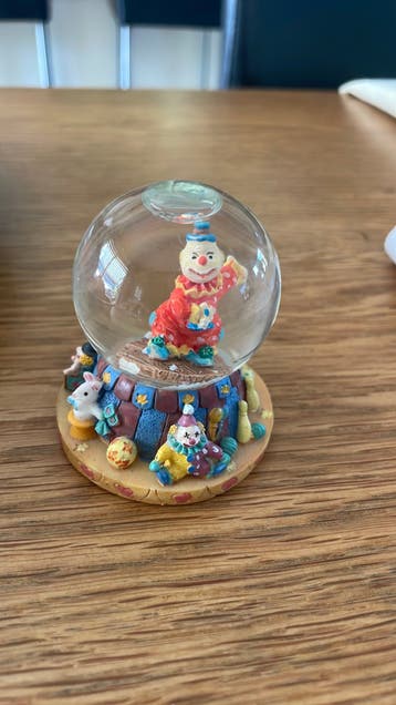 Sneeuwbol met clown