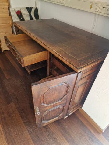 Antiek bureau