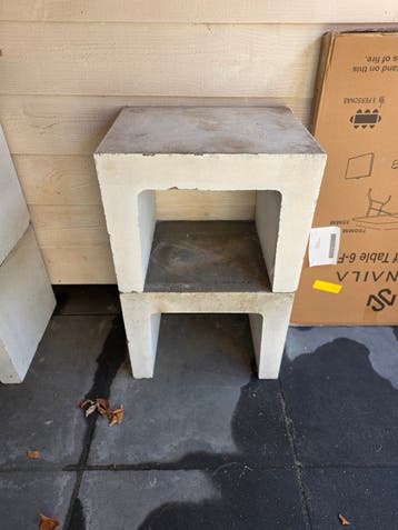 Betonnen blokken voor bijvoorbeeld buitenkeuken