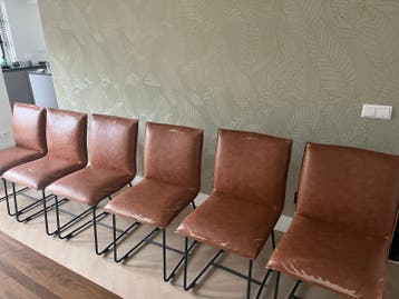 GRATIS 5 cognac stoelen