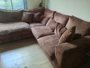 Vandaag halen! hoekbank, eettafelbank en 2 eetkamerstoelen.