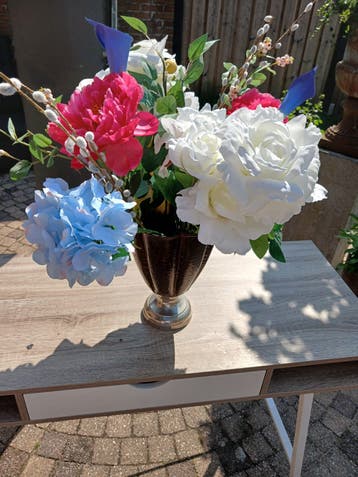 Prachtig Boeket Kunstbloemen met vaas gratis