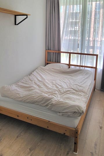 Houten bedframe met matras en topper, 140x200 cm