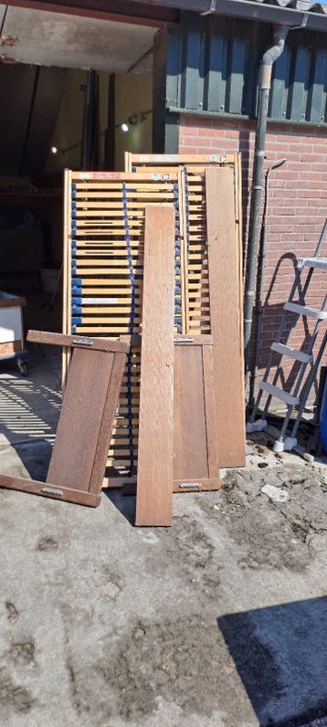 Lattenbodems 2x 80x210 cm, en 1 ledikant 200x90