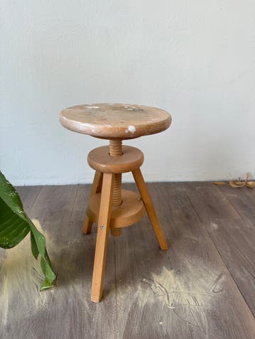 Vintage houten krukje - in hoogte verstelbaar. MOET WEG