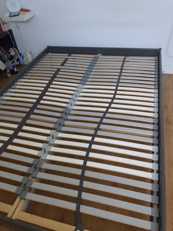 GRATIS IKEA Tweepersoonsbed met lattenbodem - Grijs