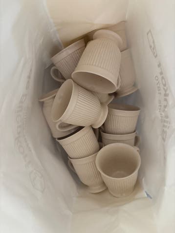 Gratis kop en schotel - Crèmekleurig geribbeld design