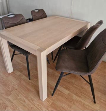 eethoek met 4 stoelen