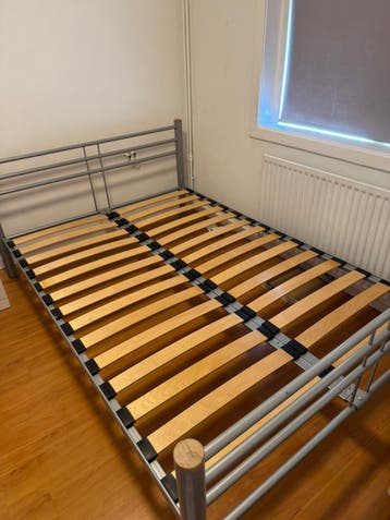 Tweepersoonsbed met matras 140 x 200