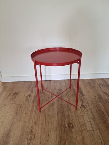 Rood bijzettafeltje