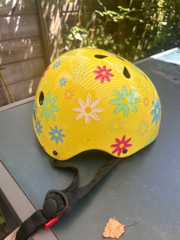 Kiddimoto Kinderfietshelm Geel met Bloemen