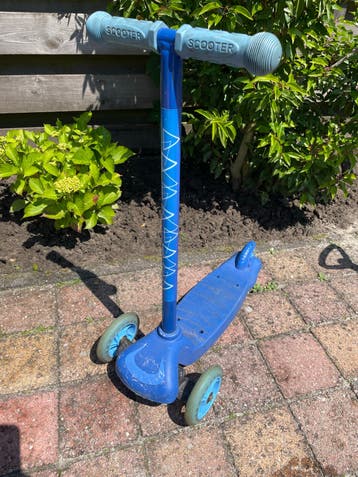 Blauwe kinderstep met zitje, 2-in-1