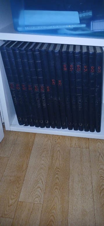 Gratis: Set of 15 French Quillet encyclopedie -1952-1987