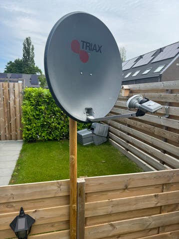 Gratis ,Triax schotelantenne met LNB - Zo goed als nieuw