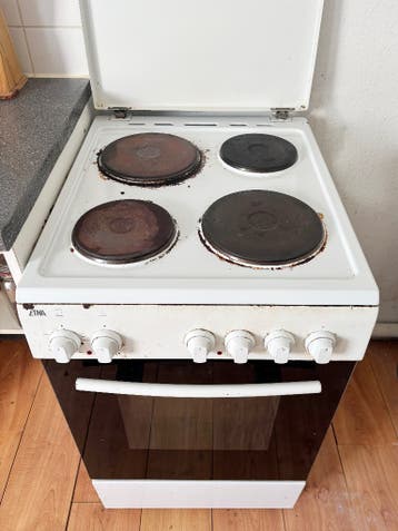 Goed werkend fornuis – 4 pits + oven - GRATIS
