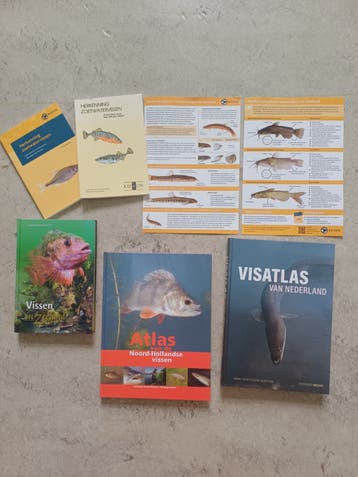 Visatlas e.a. boeken en herkenningskaarten