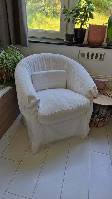 Gratis witte fauteuil met een chique patroon