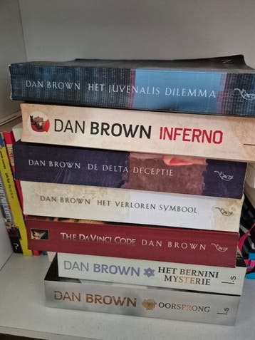 Stapel Dan Brown boeken -