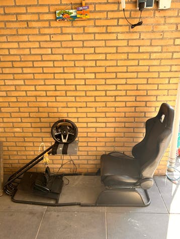 GRATIS OP TE HALEN Race stoel (+ playstation stuur)