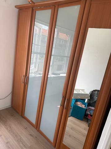 Kledingkast, uiterlijk 22 juni ophalen