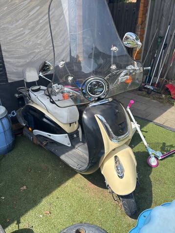 Leuke scooter met motorprobleem - ideaal voor handige klusse