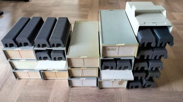Dia archiefdozen, magazijnen, lichtbak en diasnijders