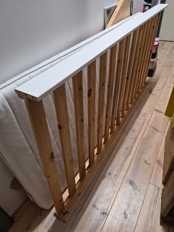 Eenpersoonsbed met eventueel matras