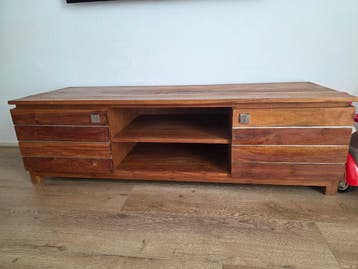 Houten TV-meubel met veel opbergruimte!