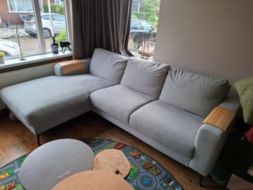 Comfortabele grijze hoekbank met chaise longue