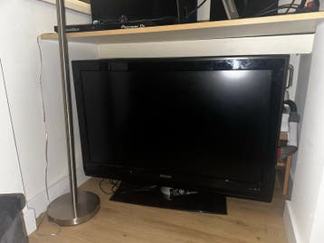 Philips TV met glazen voet en afstandsbediening