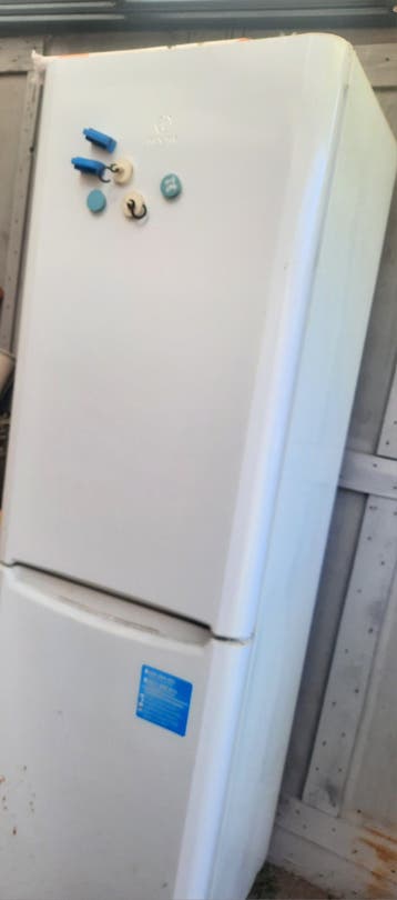 Gratis indesit koelkast doet niet meer