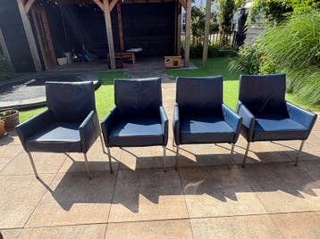 Gratis 4 eettafelstoelen – zelf ophalen