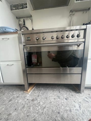 GRATIS Smeg Fornuis met Oven - DONDERDAGAVOND 25/6 OPHALEN