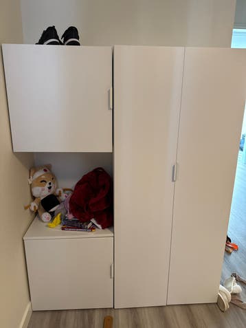 ikea kledingkast met opbergruimte en hanggedeelte