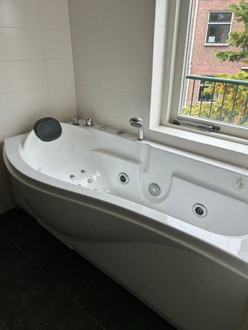 Bubbelbad met jets en handdouche