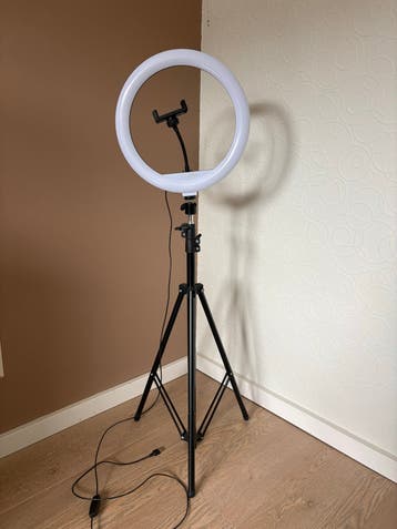 Nieuwe ringlamp met statief en telefoonhouder - GRATIS