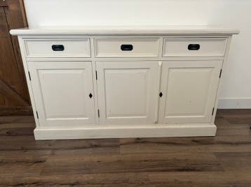 Brocante (achtige) stevige kast wit. B150cm x d50cm x h85cm