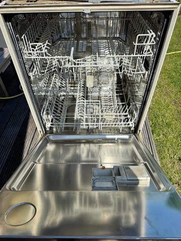 Miele vaatwasser defect - voor onderdelen of oud ijzer