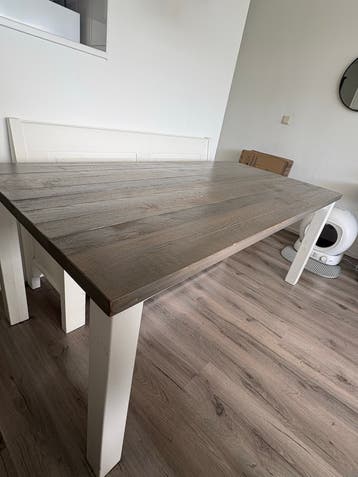 Eettafel en bankje met opbergruimte (ook apart op te halen)