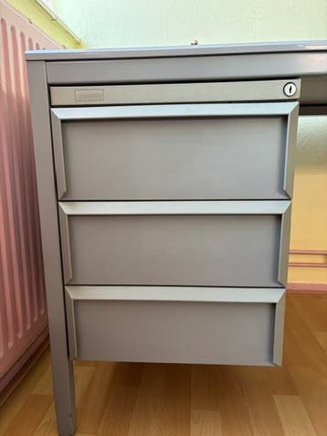 Grijs bureau met lades - Ideaal voor thuiskantoor
