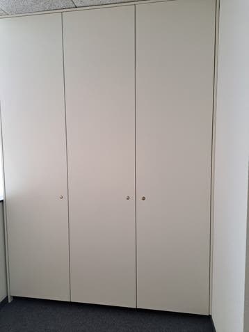 Gratis Driedeurs Wandkast Wit - Zelf demonteren