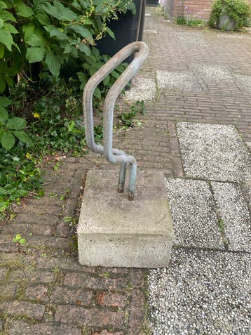 Robuuste fietsenstandaard met betonnen voet