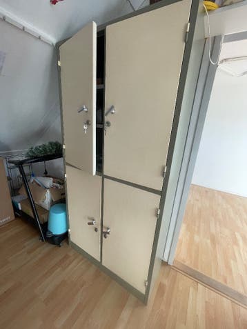 vintage lockerkast (200x100x40) gratis afhalen op 30 juni
