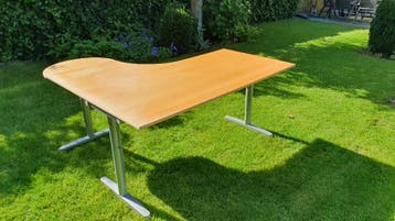 Gratis af te halen in Roosendaal.  Een buro van Ikea