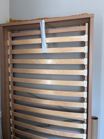 Bed met lattenbodem 90x200 cm - Zo goed als nieuw