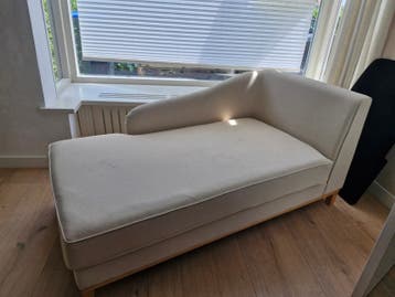 Gratis ligbankje met afneembare kussenhoes.
