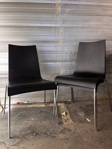 Gratis drie zwarte eettafelstoelen