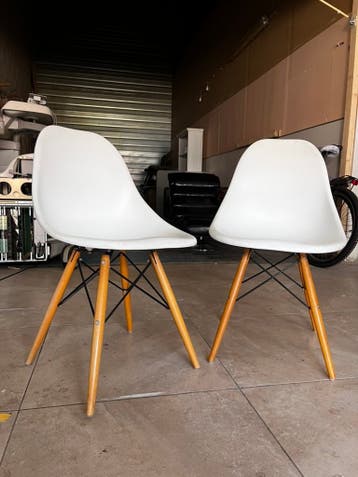 Gratis ophalen: twee witte stoelen eetkamerstoelen